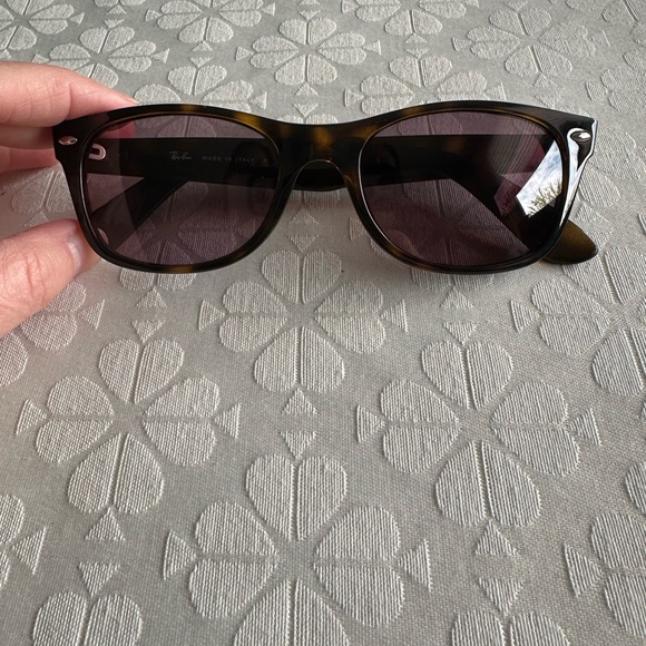 Ray-Ban Tortoise Sunglasses RB2132 GUC - Picture 6 of 9